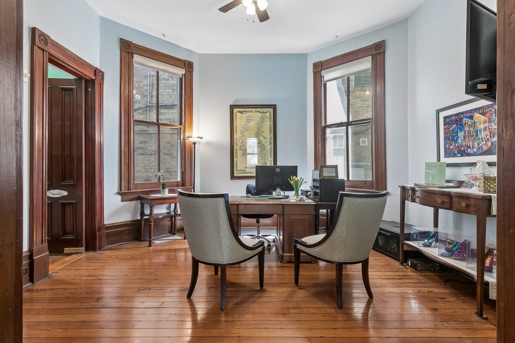 2727 St. Charles Ave 23