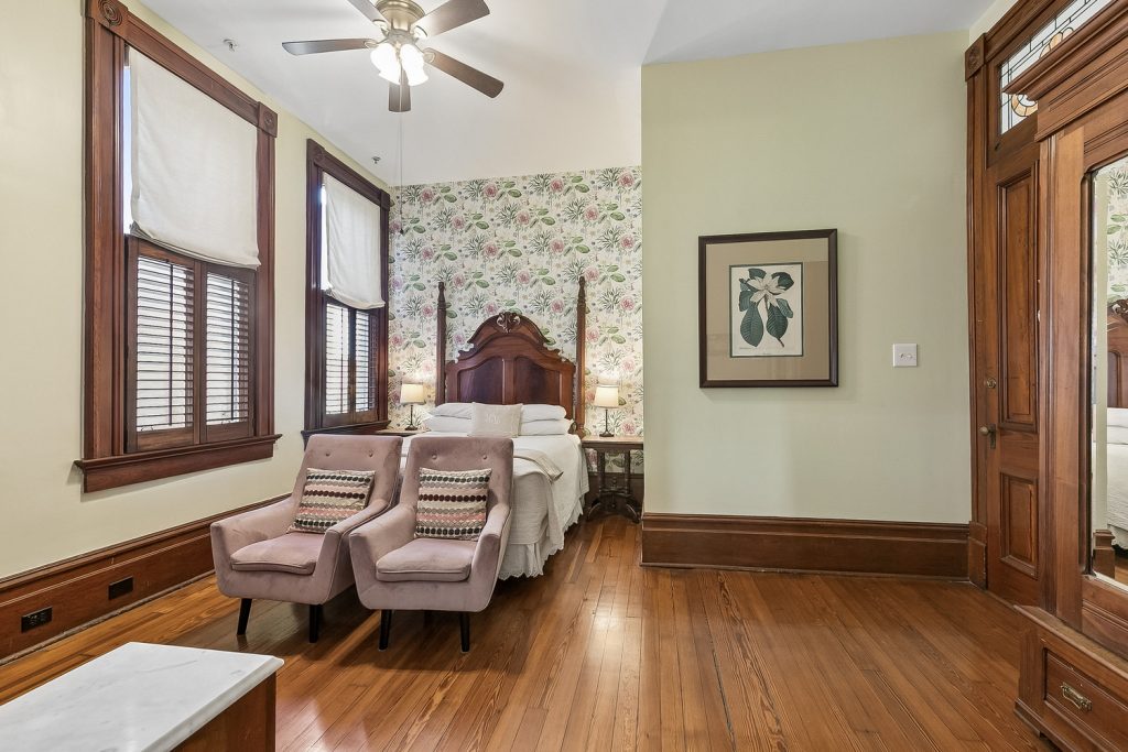2727 St. Charles Ave 44