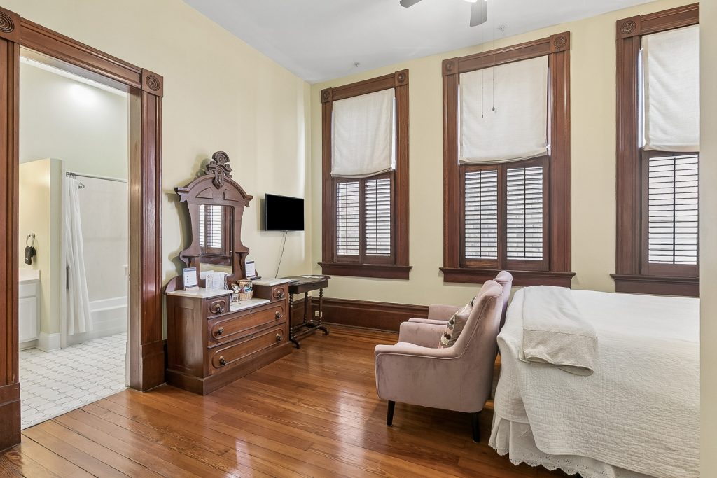 2727 St. Charles Ave 45