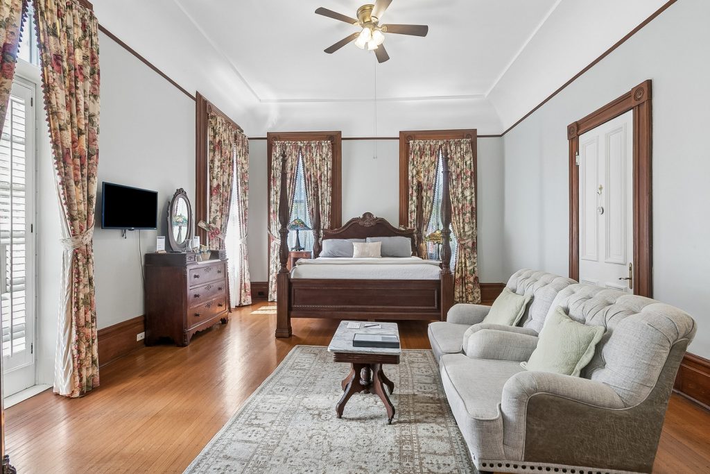 2727 St. Charles Ave 46