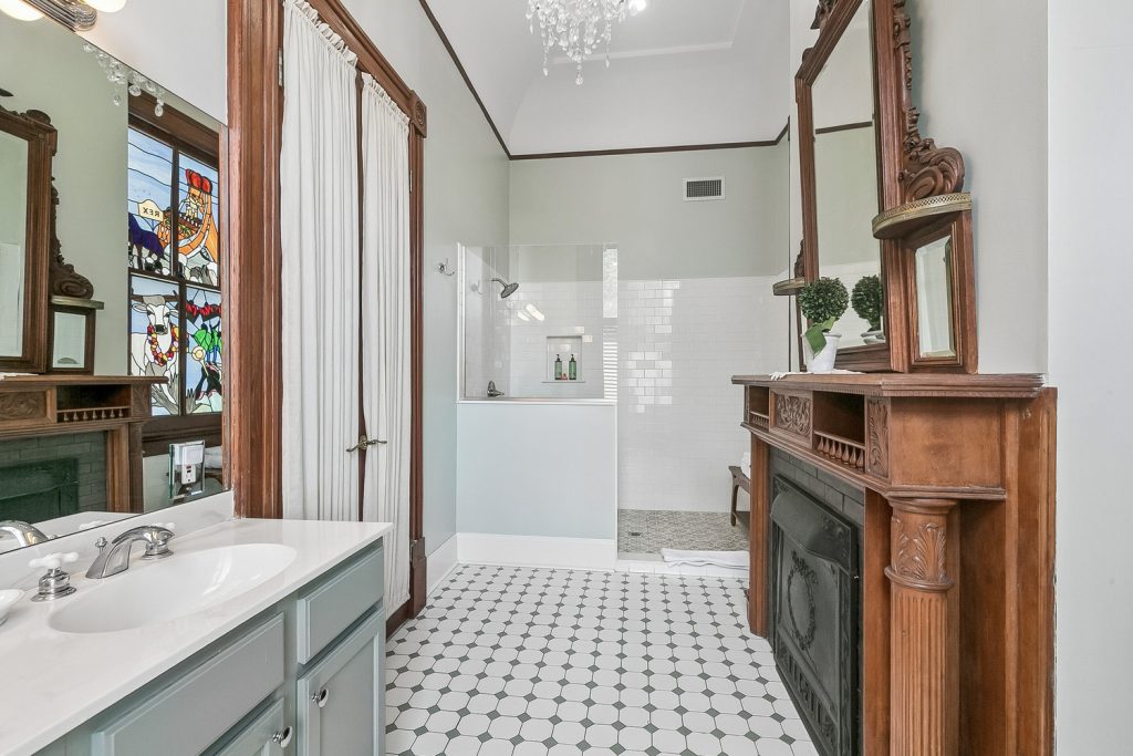 2727 St. Charles Ave 47