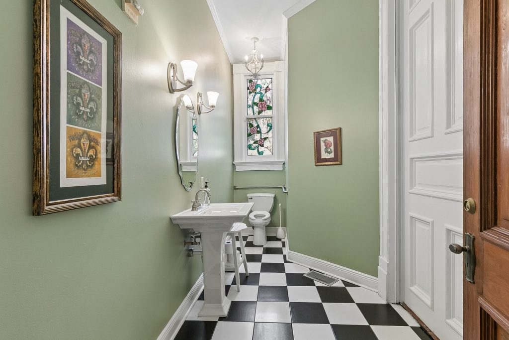 2727 St. Charles Ave 52