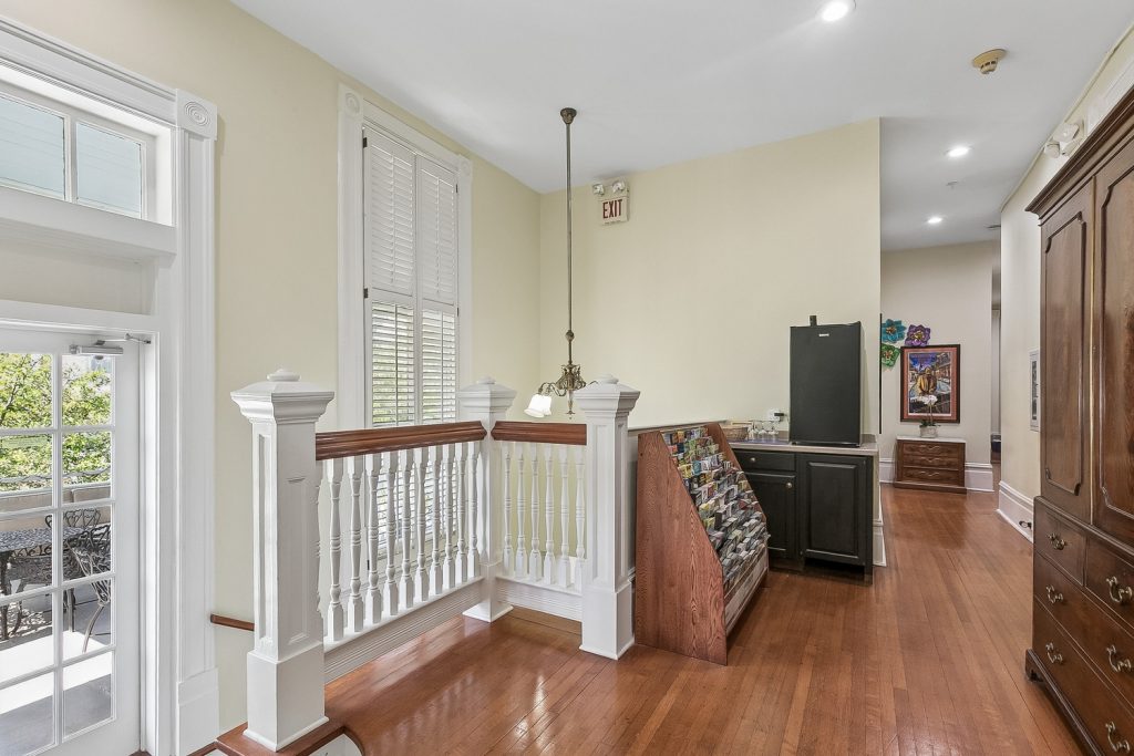 2727 St. Charles Ave 68