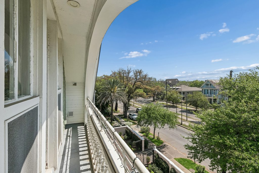 2727 St. Charles Ave 72