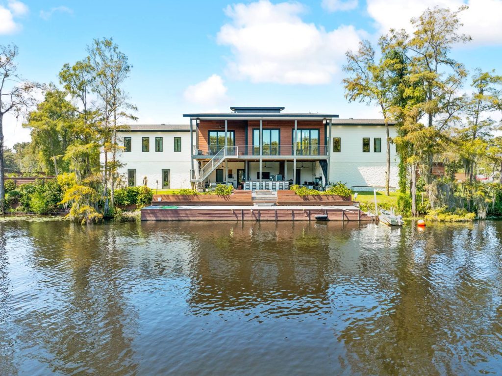 984 Marina Blvd exterior