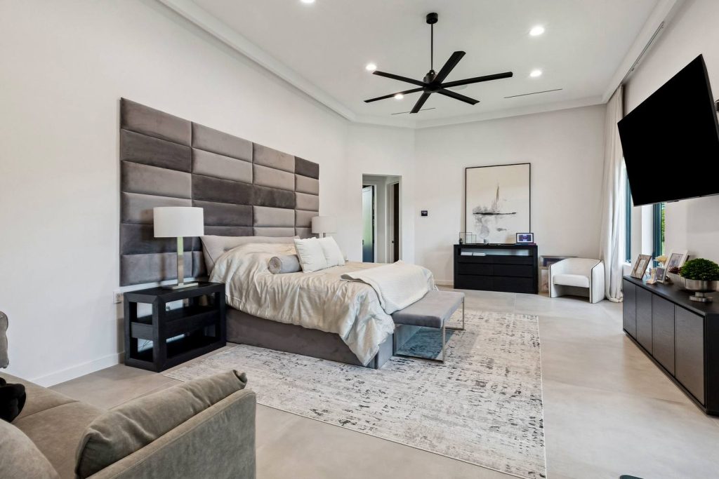984 Marina Blvd interior